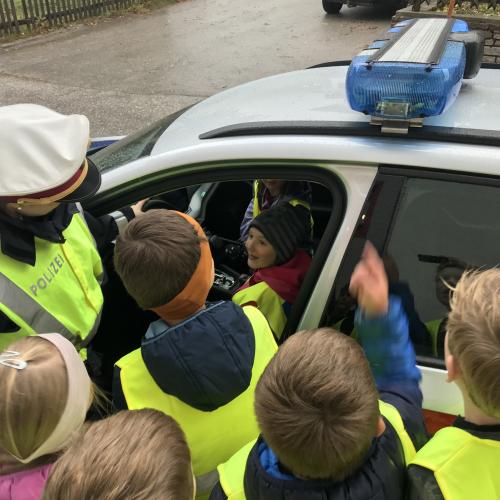 Polizei an Schule2